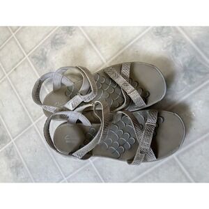 Clarks Sandals Sz 8.5 M Tan Silver Snake Print Sport Ankle Strap Hook & Loop